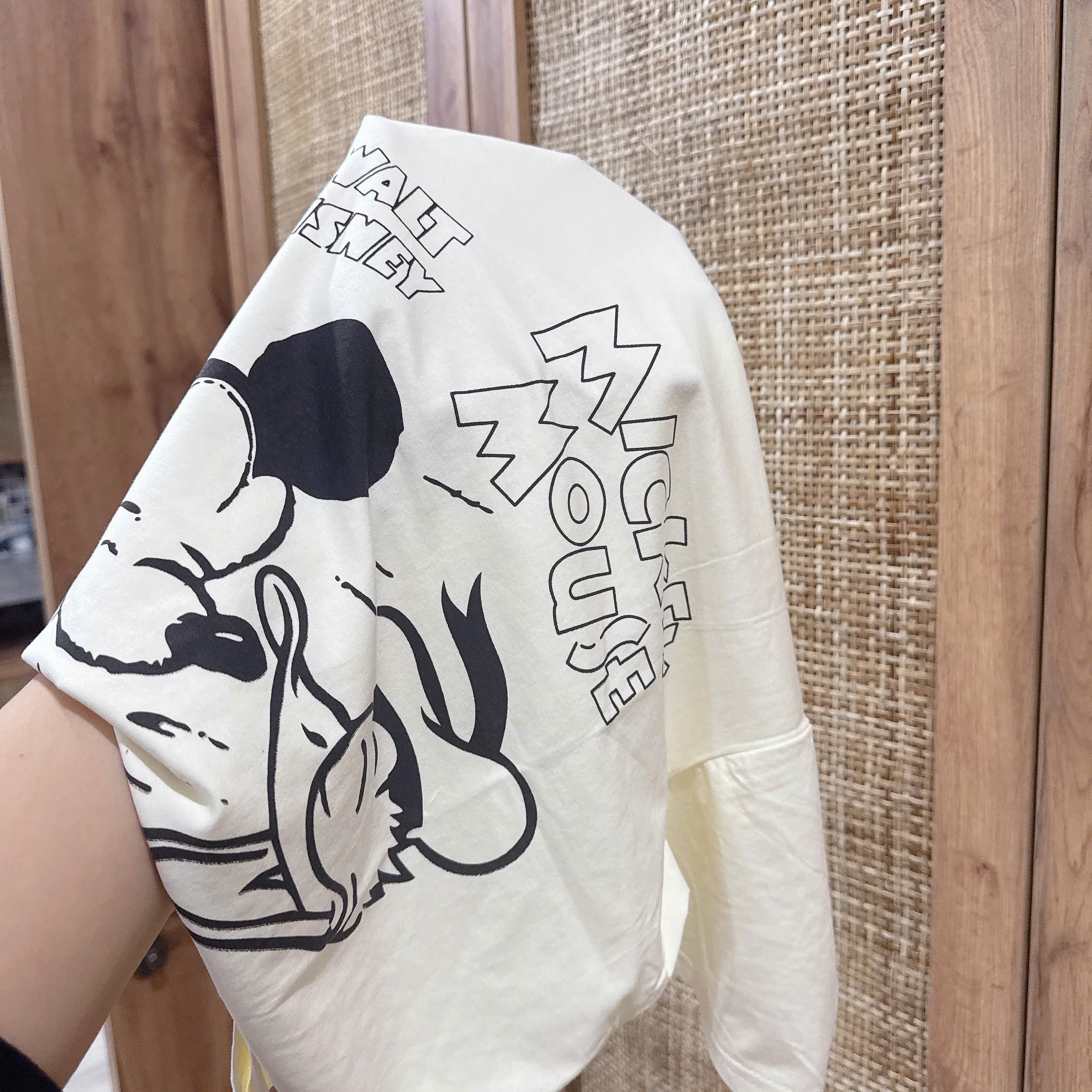 Áo phông Mickeyy nữ màu kem A1
