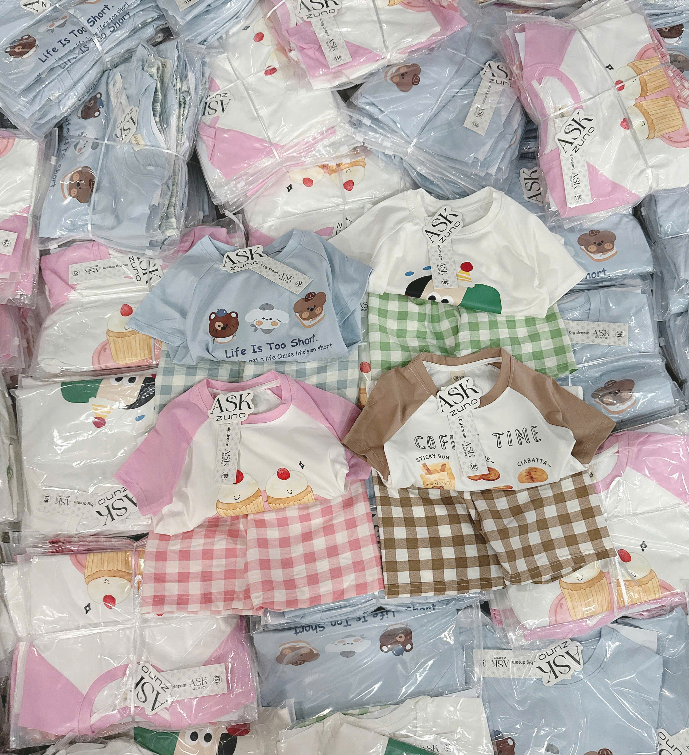 Ask Bộ cotton họa tiết quần kẻ caro VNXK