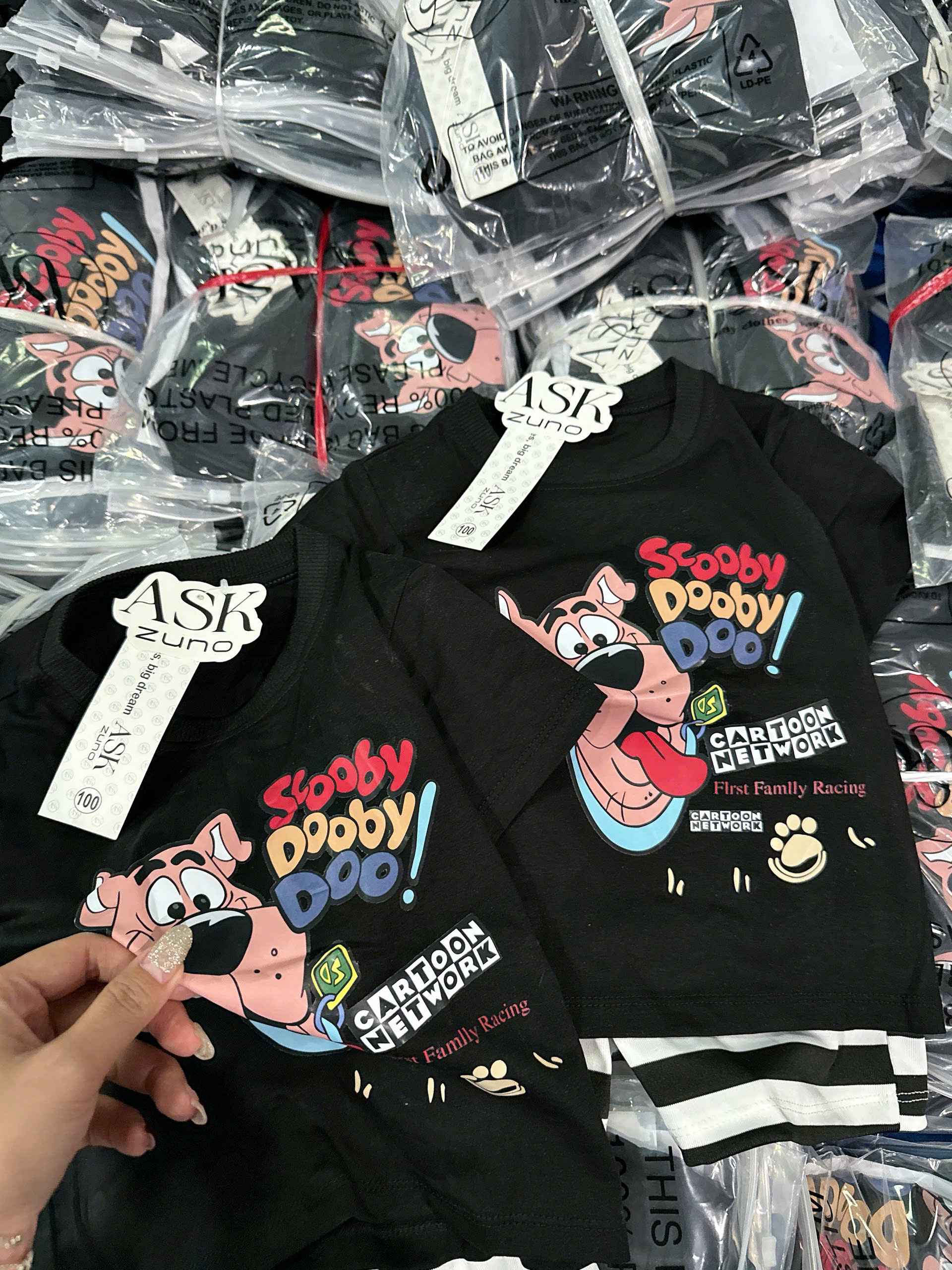 Ask SÉT ÁO PHÔNG ĐEN SCOOBY DOOBY QUẦN SHORT KẺ SỌC