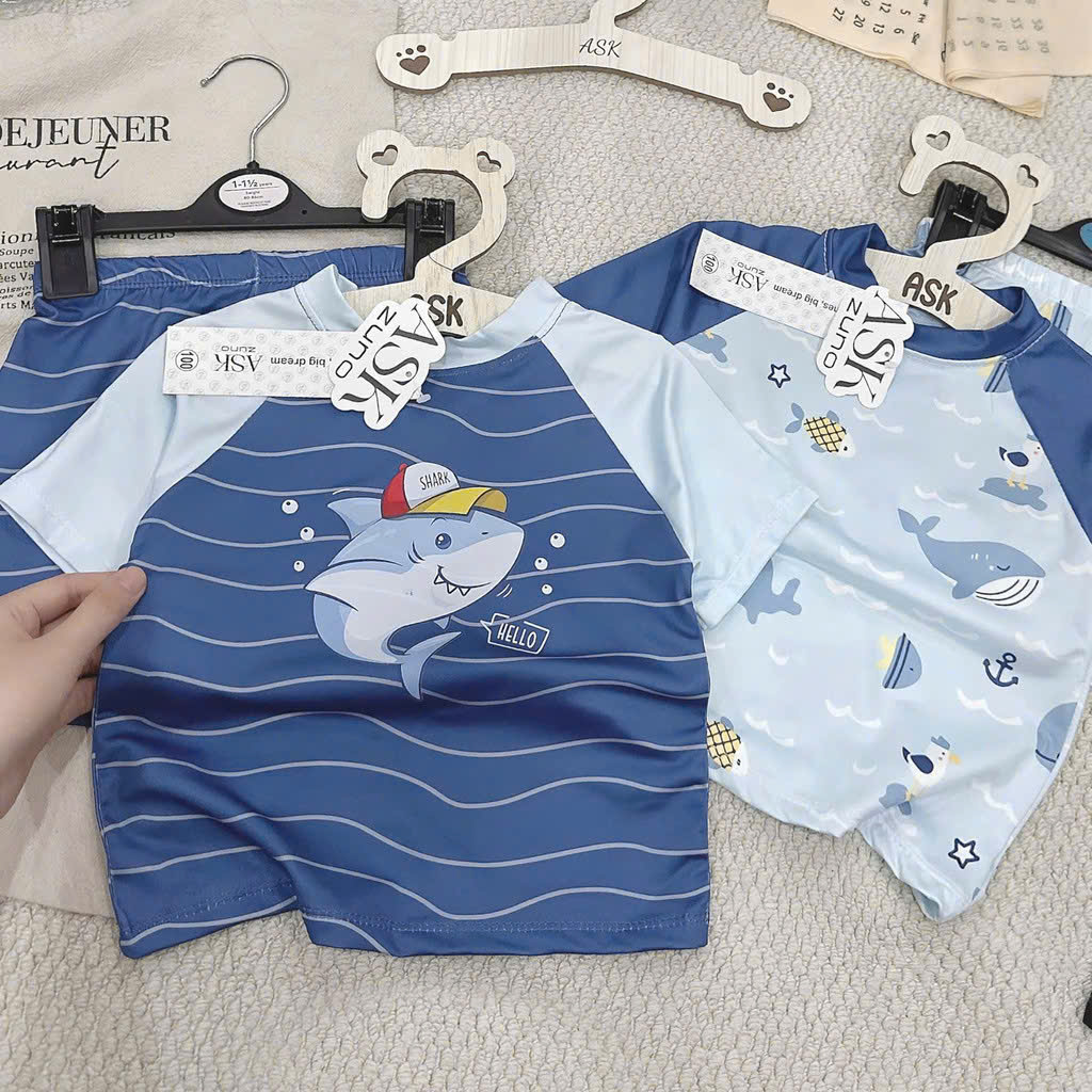 Bộ bơi cộc tay kèm mũ bé trai in hình Shark S120 18-20kg HT4