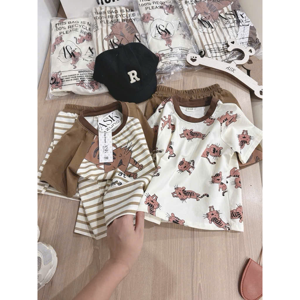 Bộ cotton kẻ in hình bé trai nâu kem mùa hè VNXK