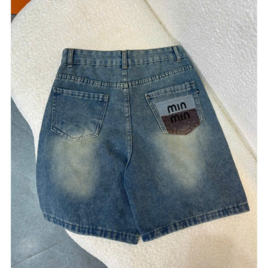 Quần jean thêu MIU túi sau S 40-47kg QJ63