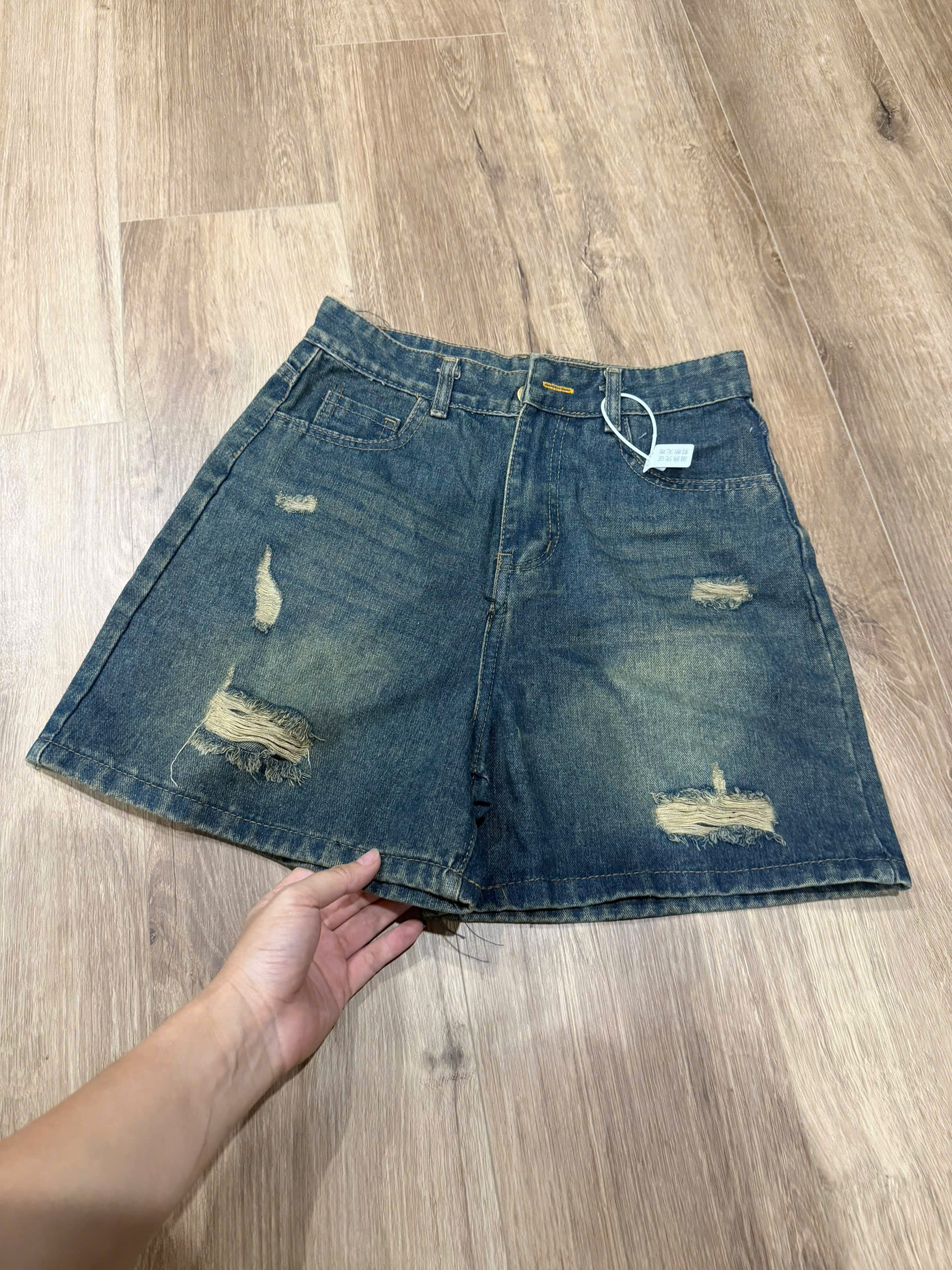 Quần jean thêu MIU túi sau S 40-47kg QJ63