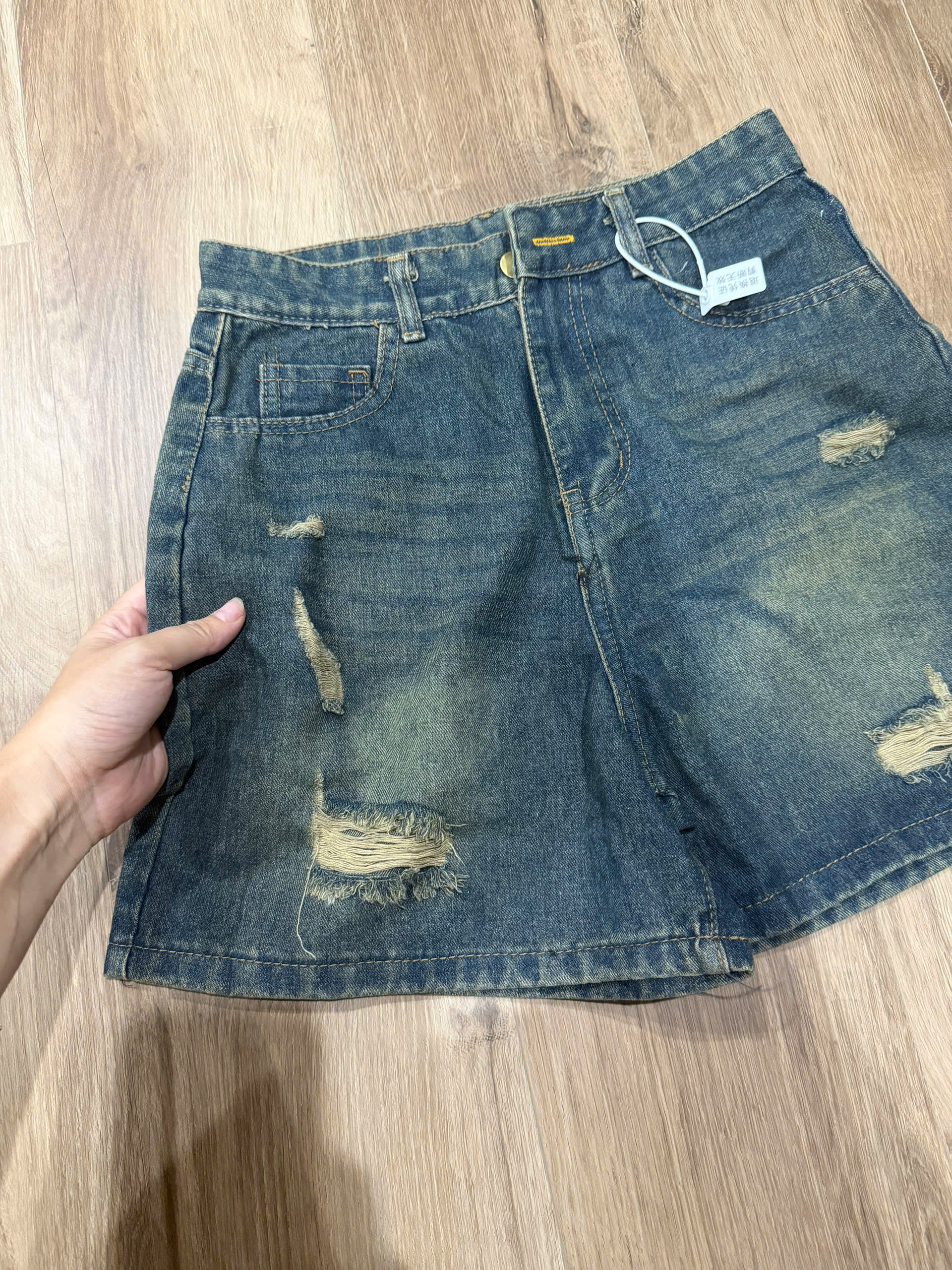 Quần jean thêu MIU túi sau S 40-47kg QJ63