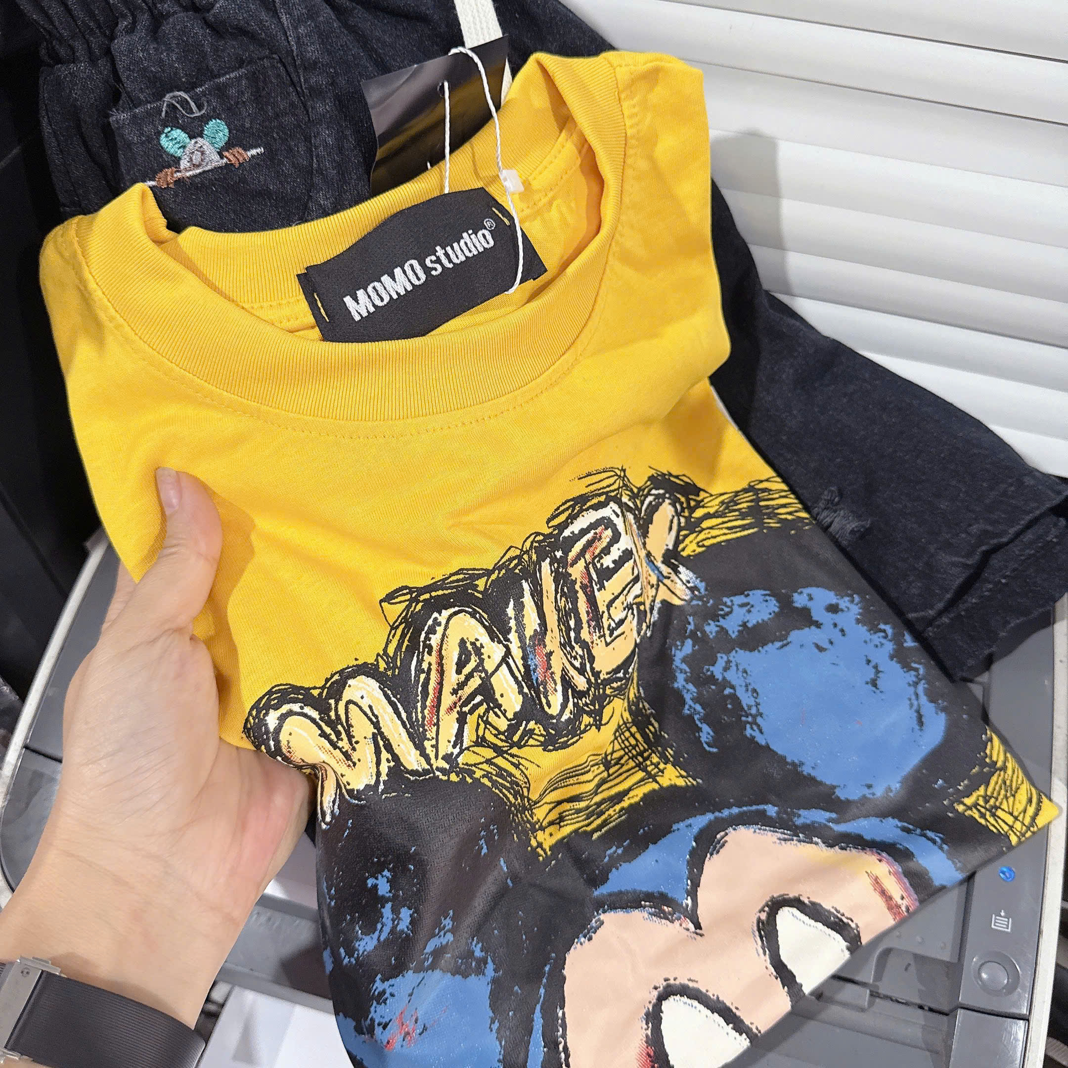 Sét áo cotton vàng in Mickeyy quần đùi jean cạp chun hè nữ B1