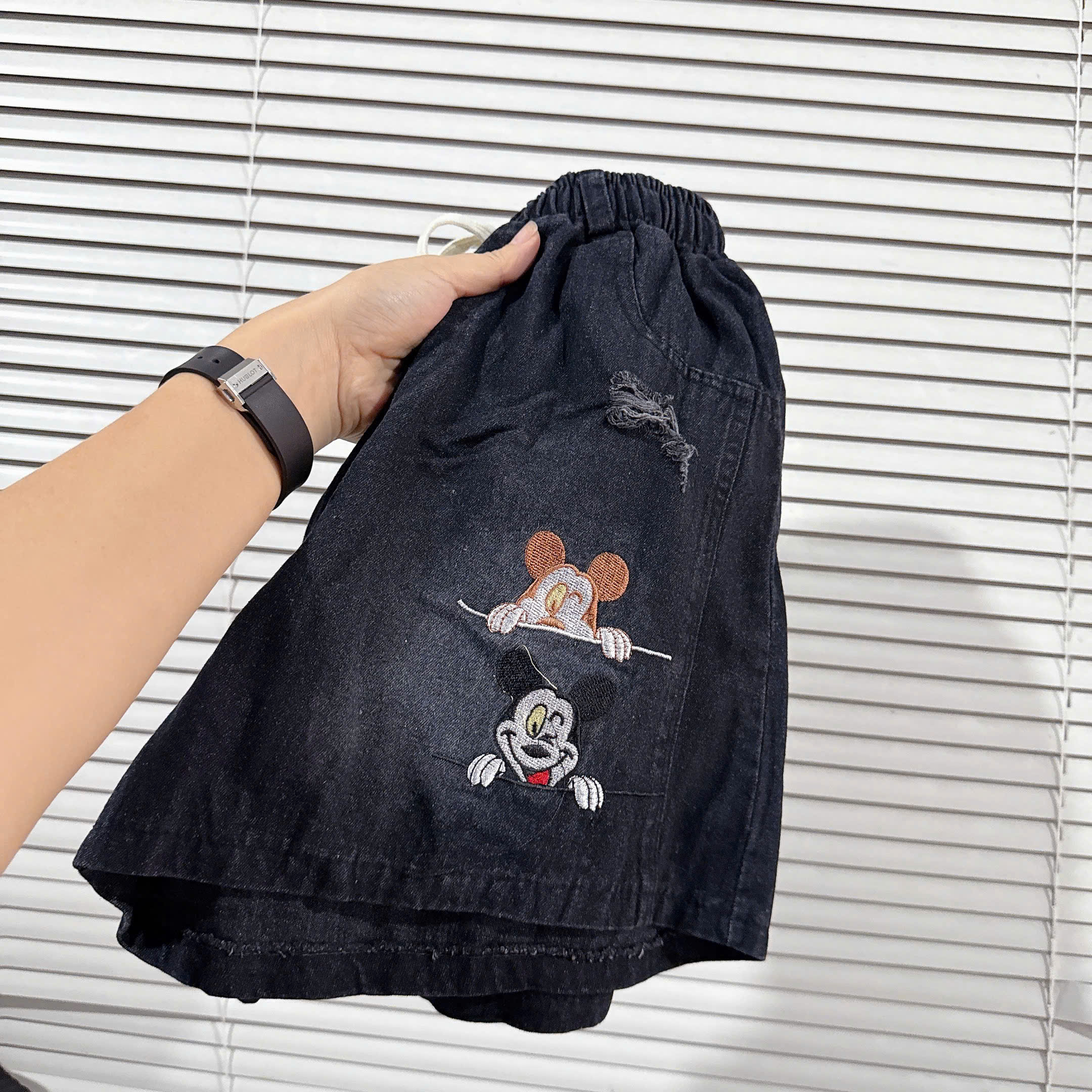 Sét áo cotton vàng in Mickeyy quần đùi jean cạp chun hè nữ B1