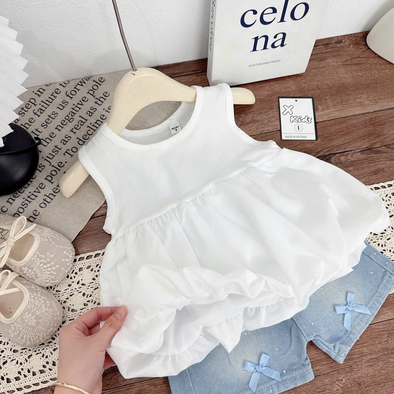 Sét áo trắng bồng quần sooc bò bé gái