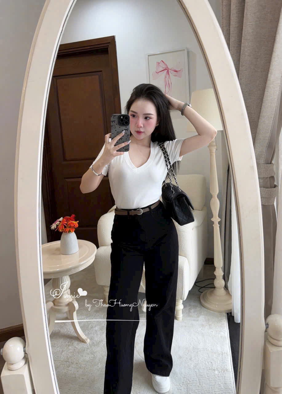 Sét áo trắng cổ tim quần jean đen