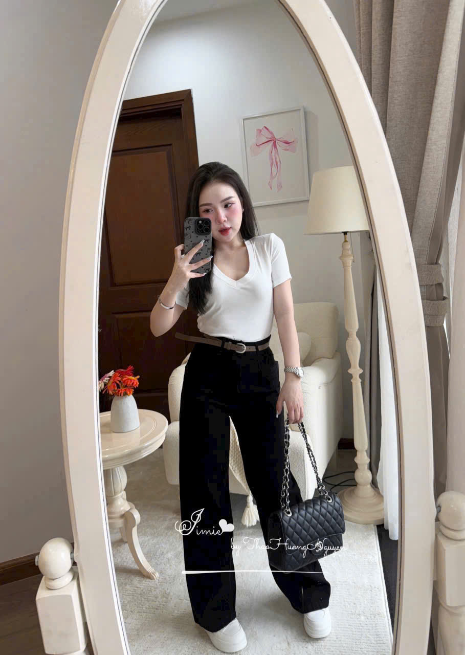 Sét áo trắng cổ tim quần jean đen