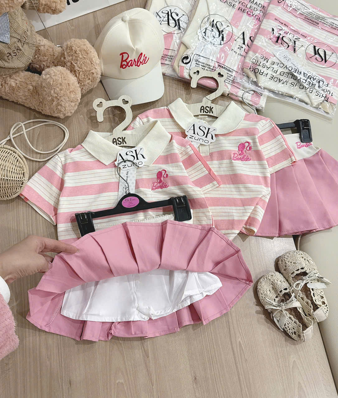 ASK Set váy kèm mũ BARBIE thêu bé gái VNXK