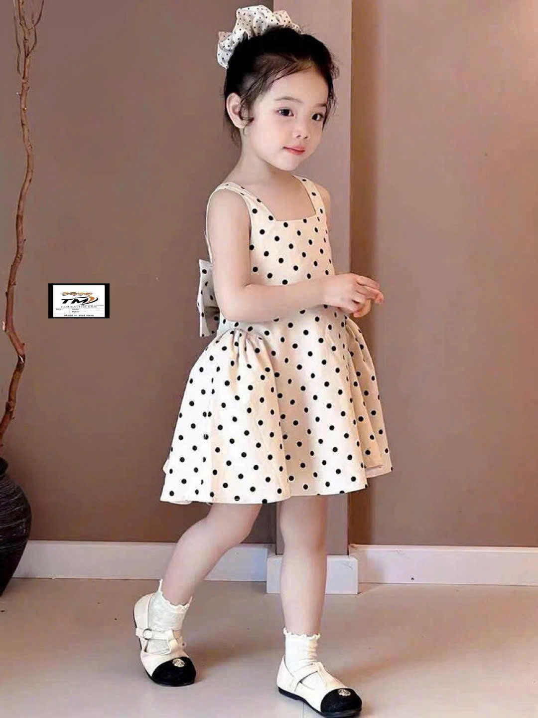 Váy chấm bi nơ sau bé gái