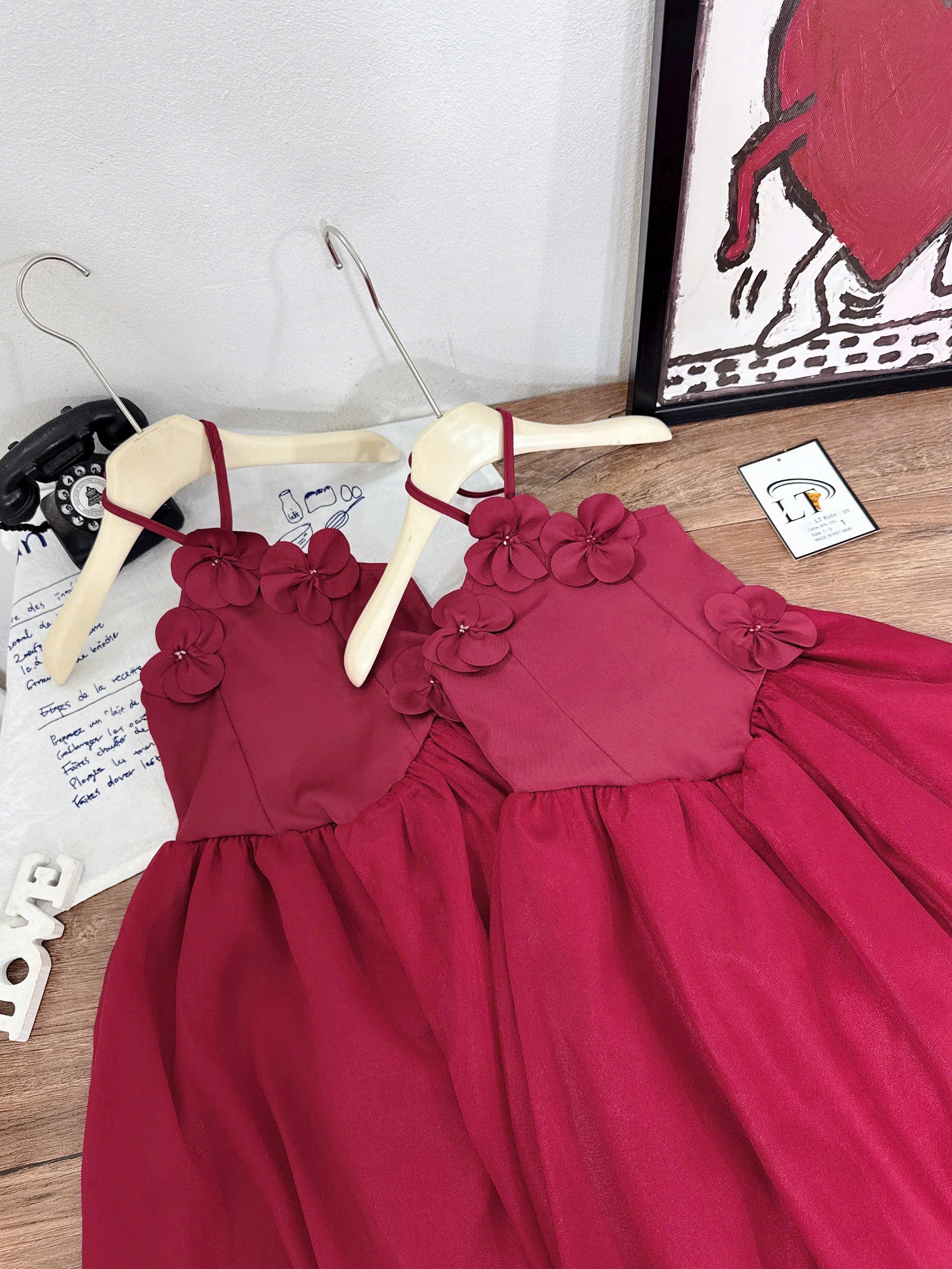 Váy maxi đỏ bé gái cổ yếm