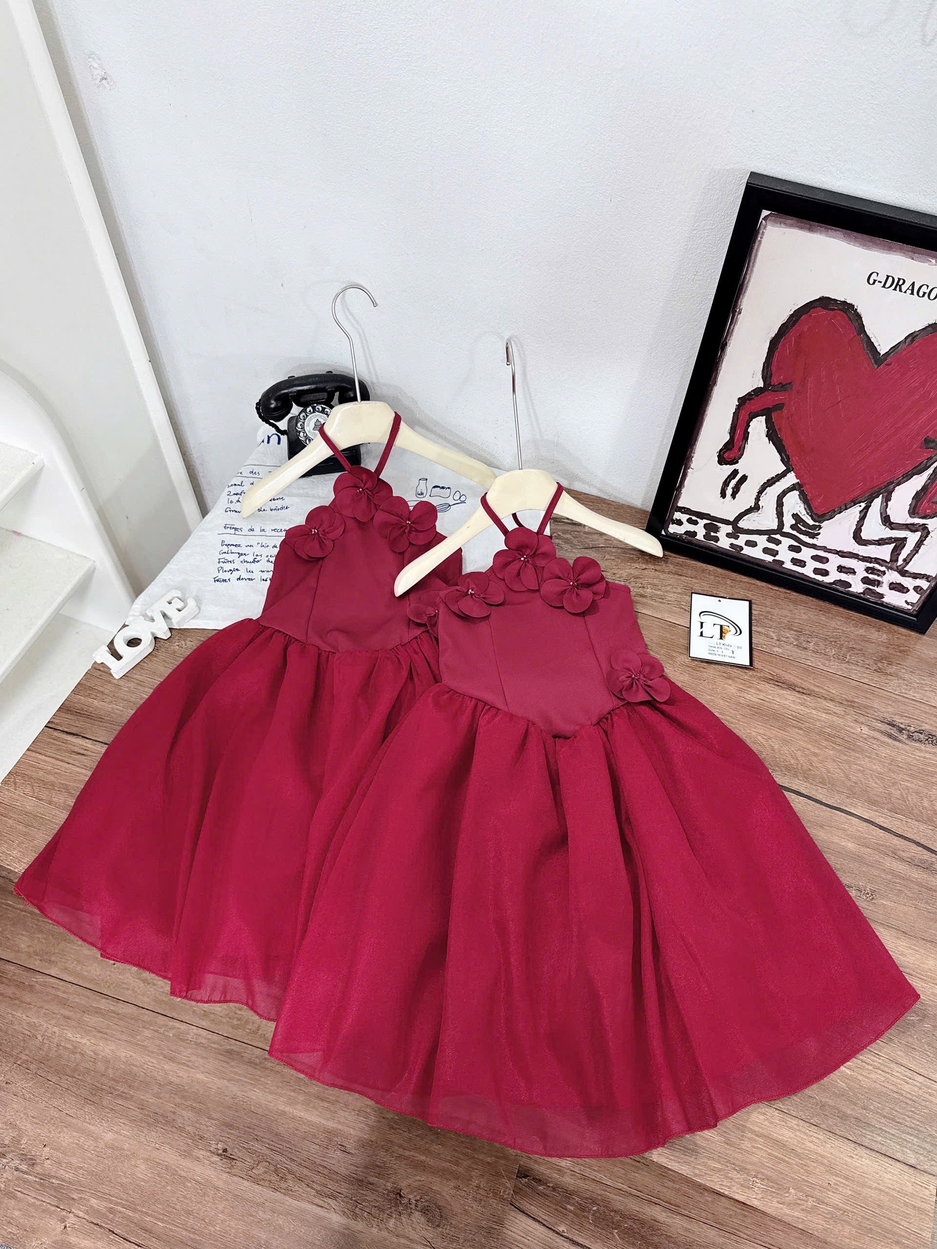 Váy maxi đỏ bé gái cổ yếm