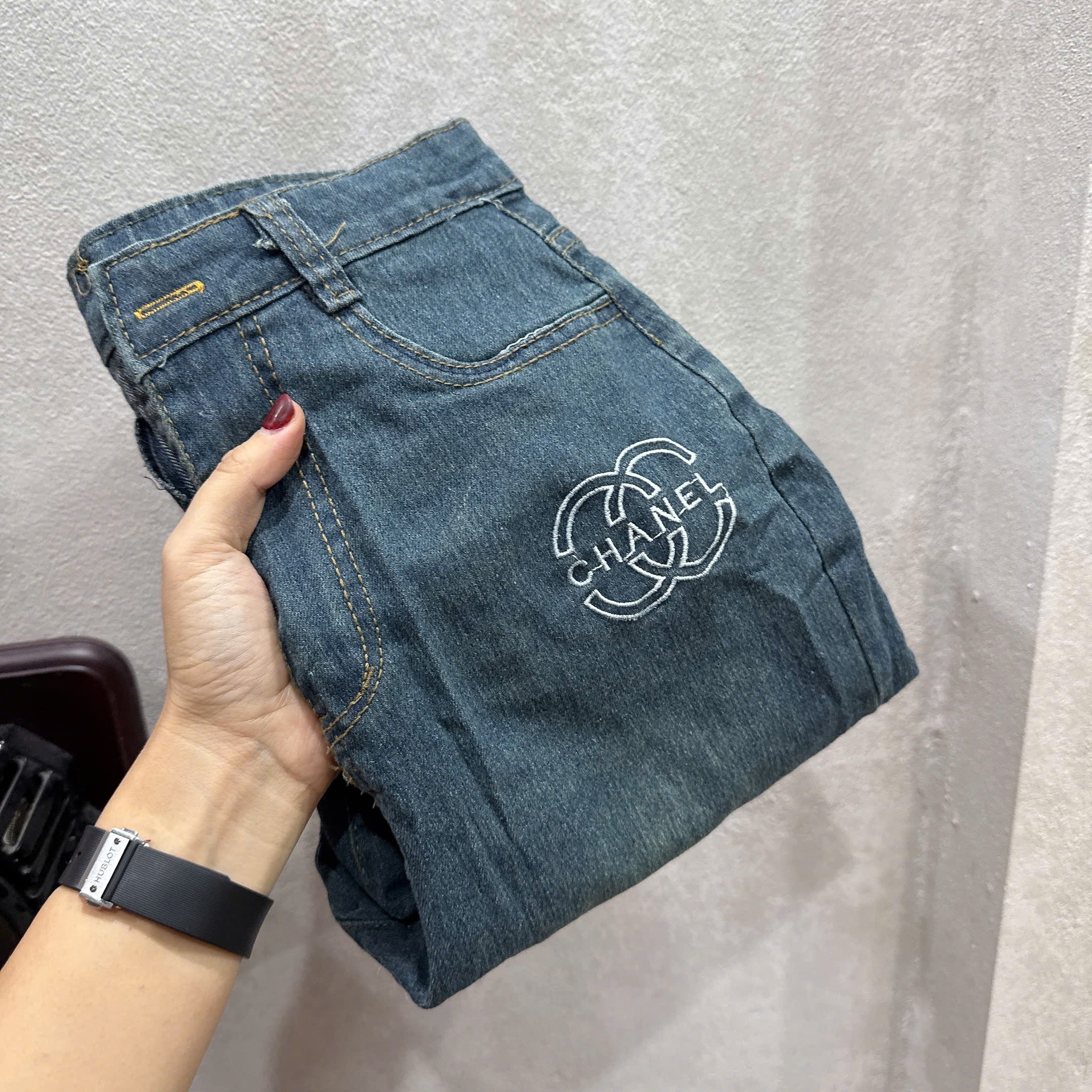 Xả S-47kg: Quần jean nữ thêu Chà Neo QJ06
