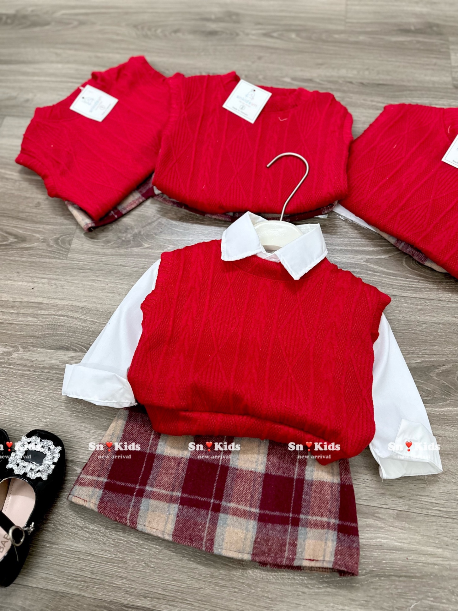 Xả Sét 3 chi tiết Sơ mi + gile len + chân váy dạ bé gái TG10