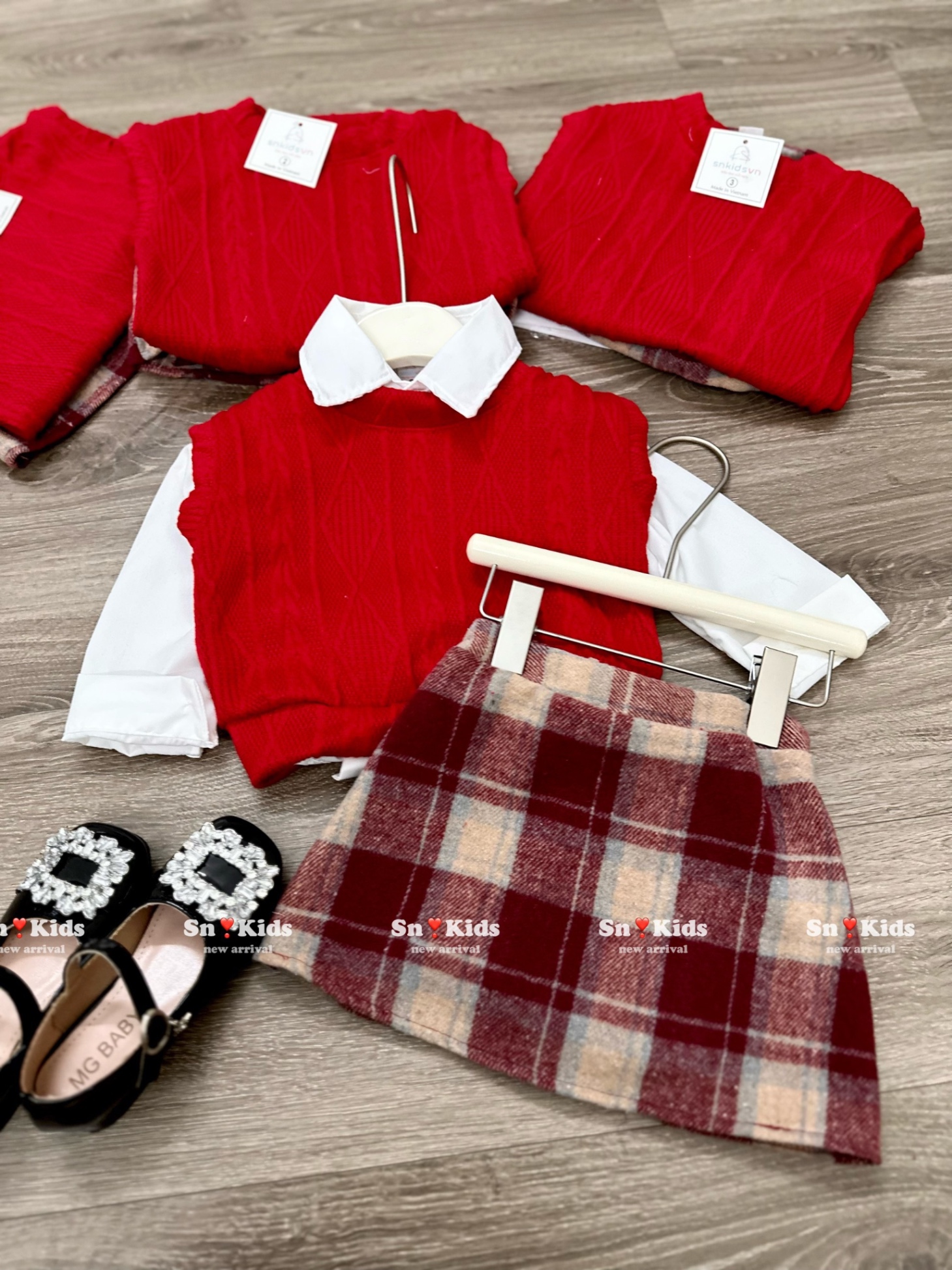 Xả Sét 3 chi tiết Sơ mi + gile len + chân váy dạ bé gái TG10