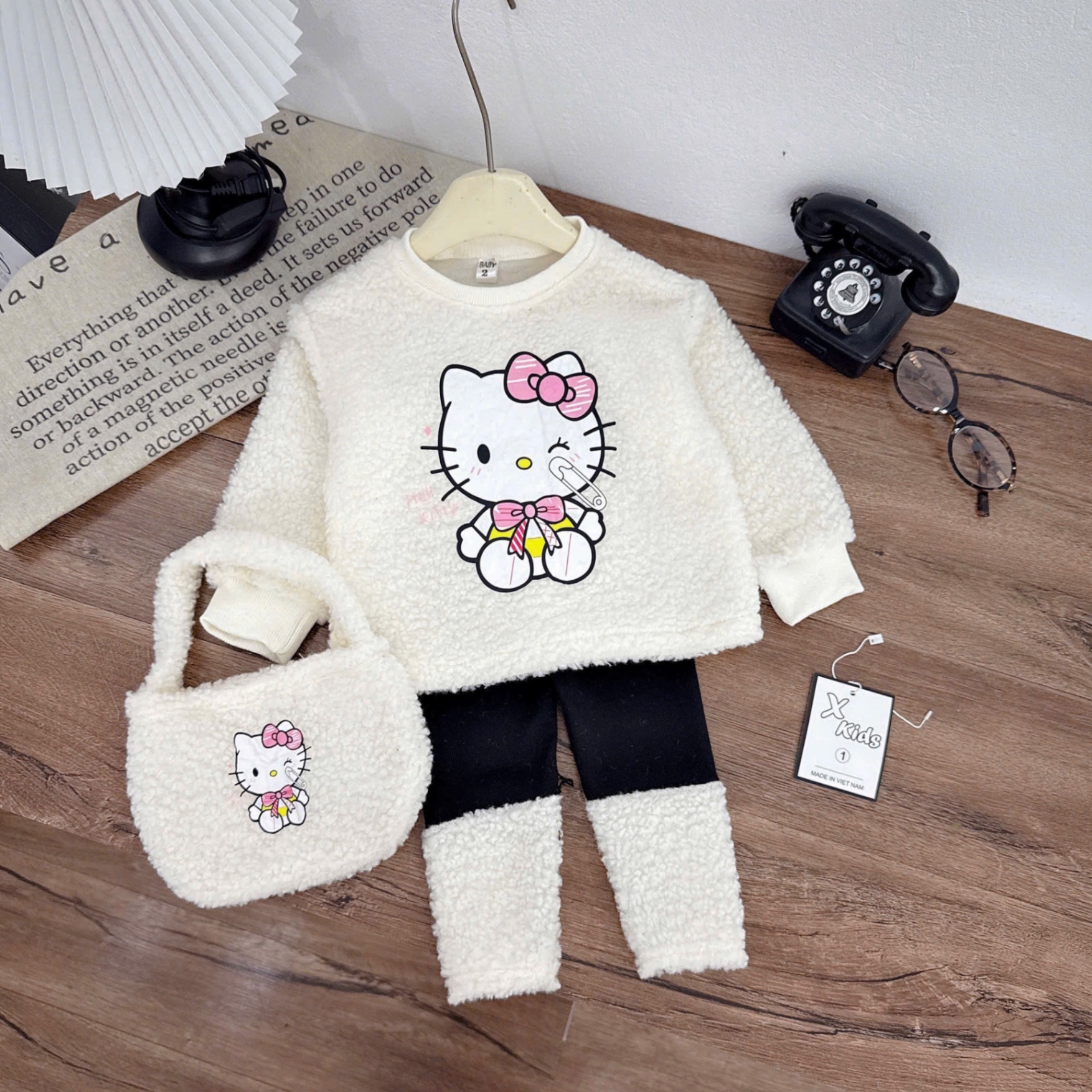 Xả S1 10-11kg : Sét áo lông kitty kèm túi bé gái TG9