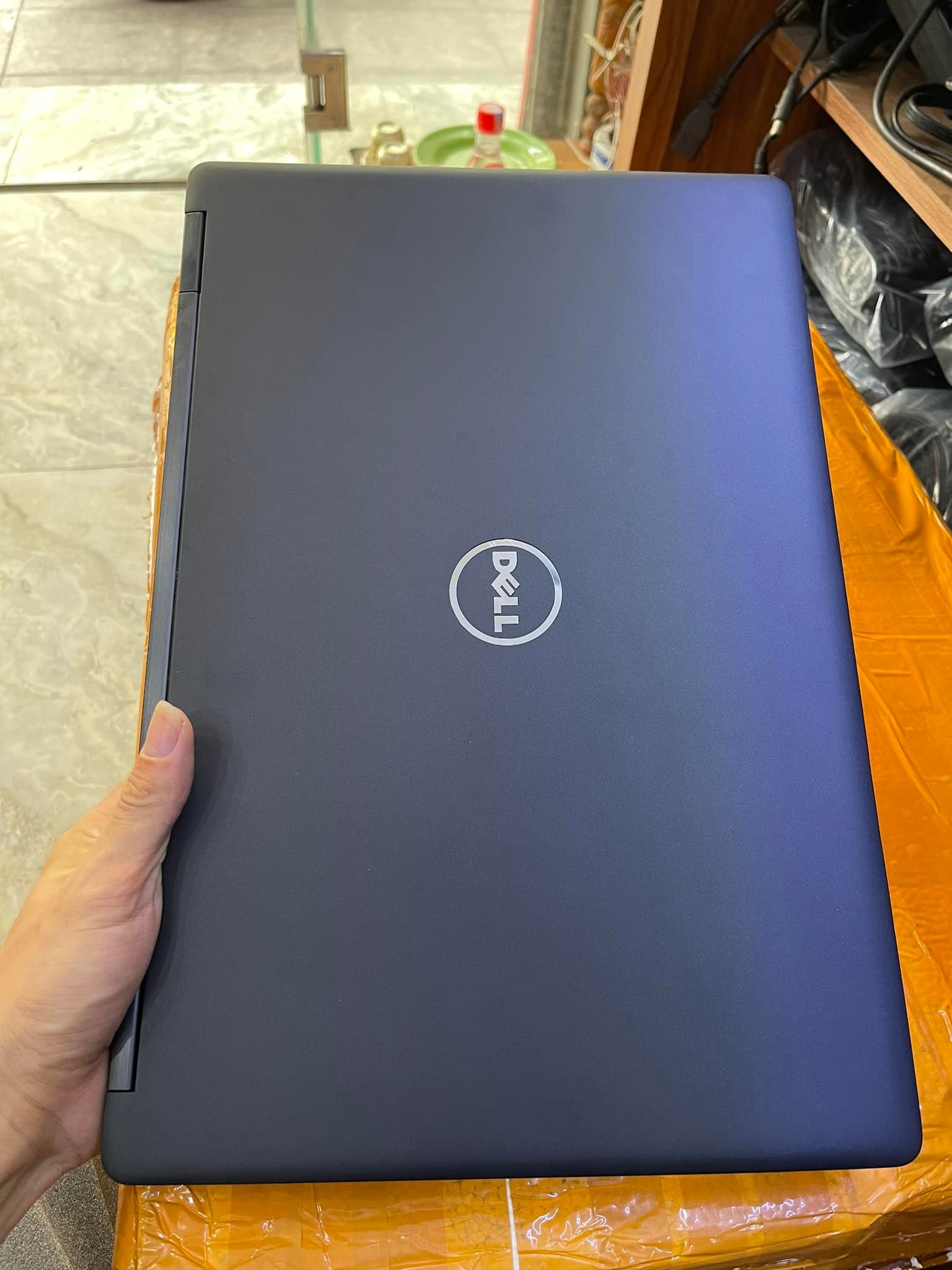 Dell Latitude 5580, E5580 Core i5, màn hình 15.6 FHD, Ram 8gb, ổ cứng SSD 256gb, cạc VGA , máy tính văn phòng 99%