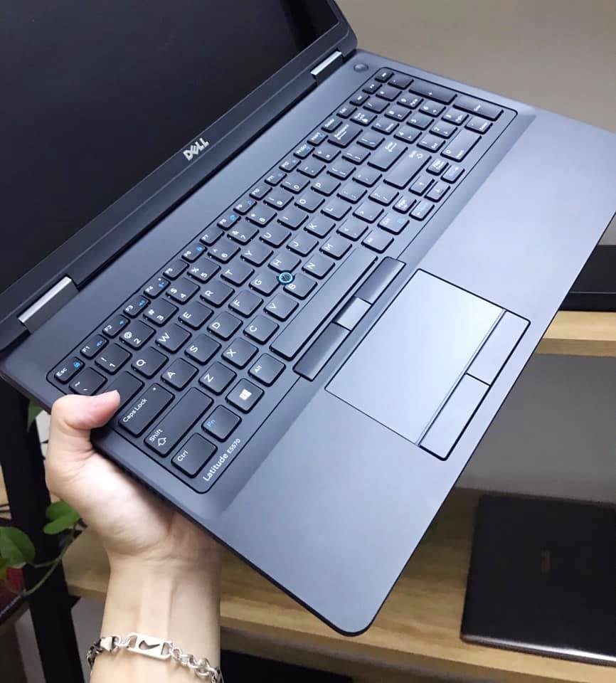Laptop Dell 5570 màn hình cảm ứng 15.6 FullHD, Core i5, Ram 8gb, ổ cứng SSD 256gb, màn hình15INCH, CARD VGA rời, máy 99% cao cấp