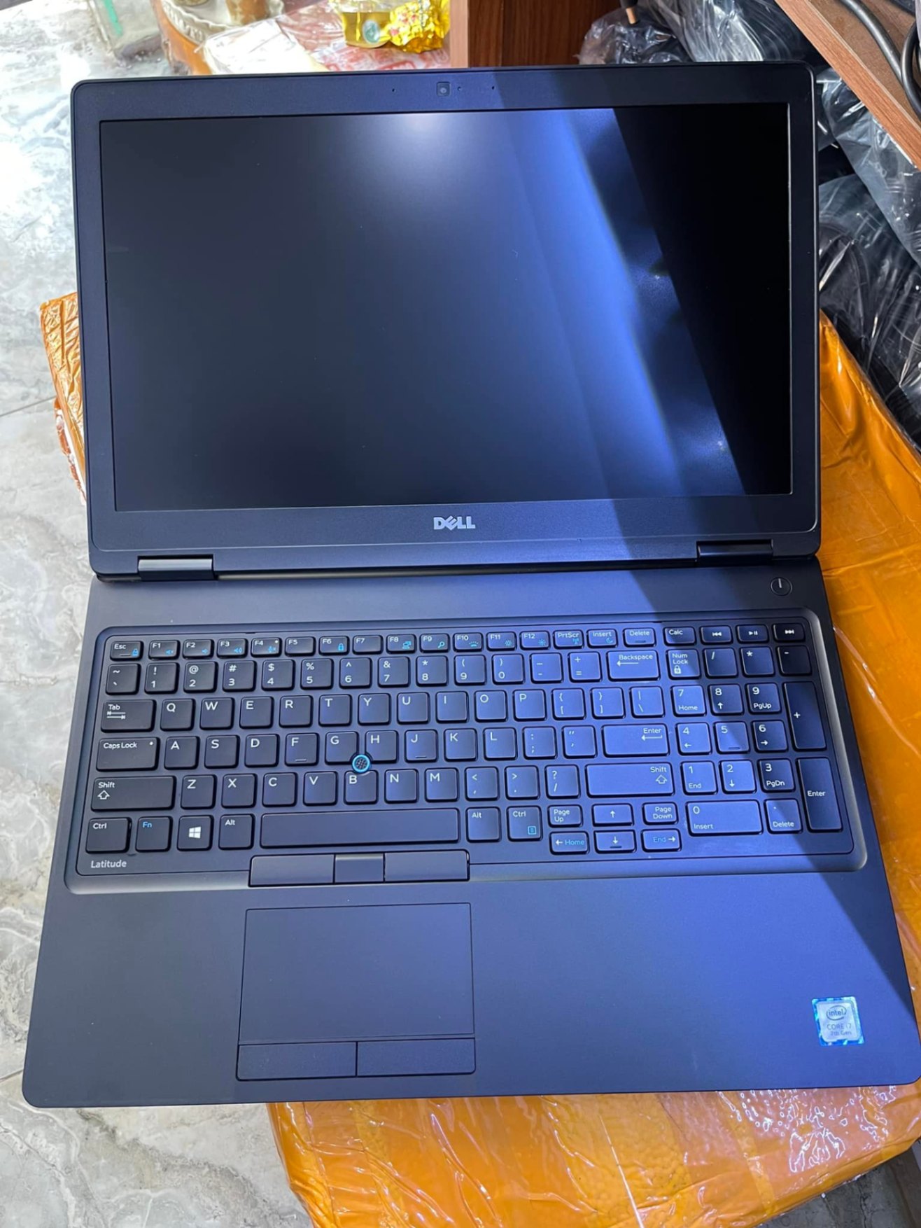 Dell Latitude 5580, E5580 Core i5, màn hình 15.6 FHD, Ram 8gb, ổ cứng SSD 256gb, cạc VGA , máy tính văn phòng 99%