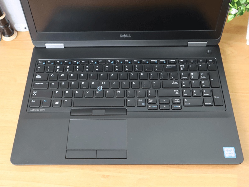 Laptop Dell 5570 màn hình cảm ứng 15.6 FullHD, Core i5, Ram 8gb, ổ cứng SSD 256gb, màn hình15INCH, CARD VGA rời, máy 99% cao cấp
