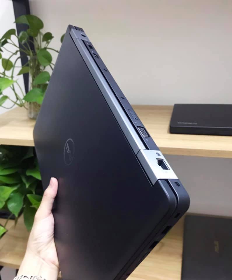 Laptop Dell 5570 màn hình cảm ứng 15.6 FullHD, Core i5, Ram 8gb, ổ cứng SSD 256gb, màn hình15INCH, CARD VGA rời, máy 99% cao cấp
