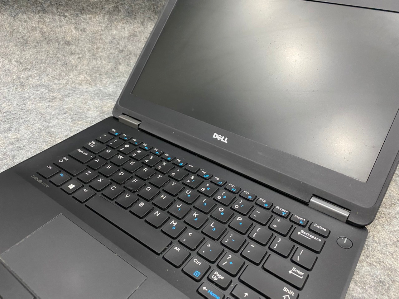 Dell 7270 màn hình 12.5 FullHD siêu mỏng nhẹ, Core i7, Ram 8gb, ổ cứng SSD 256gb, máy tính xách tay zin lướt 99%