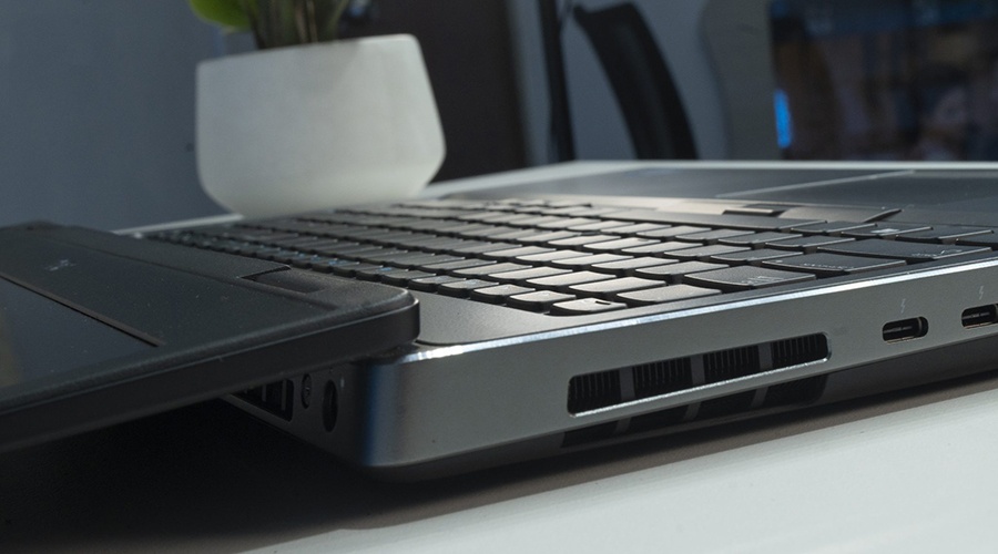 Dell Precision 7530 cấu hình cao lướt 99%, Core i7, Màn 15.6 FullHD, Ram 16gb, Ổ cứng SSD 512, cạc rời VGA P2000