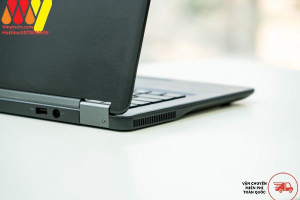 Dell Latitude E7250 | Core i5 | Ram 4GB | SSD 120GB |12.5 inch HD | intel HD Graphic 5500