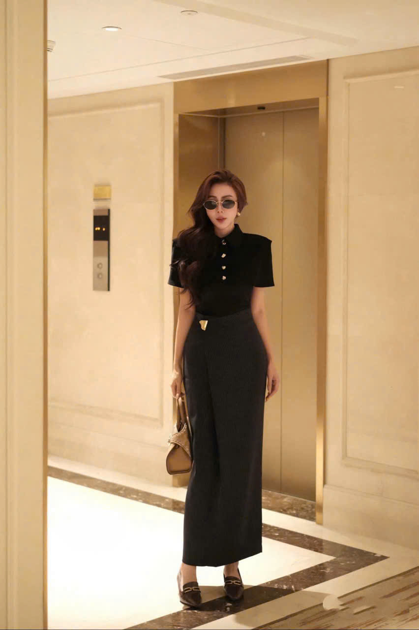Đầm Cổ Vest Đen Tab Hoa Cài