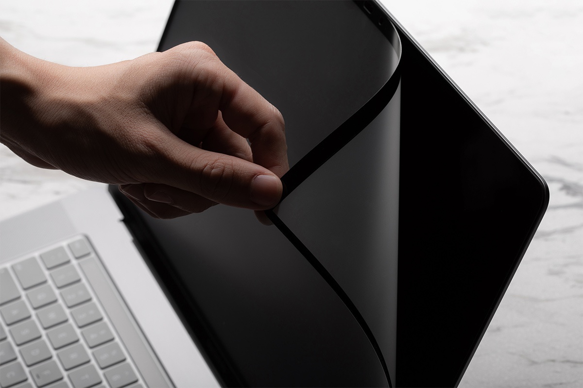 Có Nên Dán Màn Hình MacBook? Ưu, Nhược Điểm và Lời Khuyên