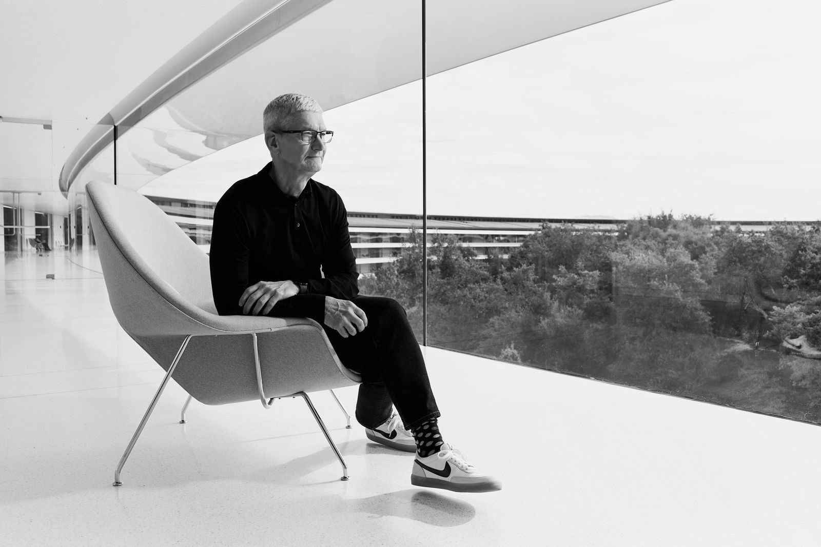Apple-truoc-them-chuyen-giao-lich-su-Tin-don-Tim-Cook-roi-ghe-CEO-vao-nam-sau-san-sang-buoc-len-Chu-tich-Hoi-dong-Quan-tri_1-1.jpg