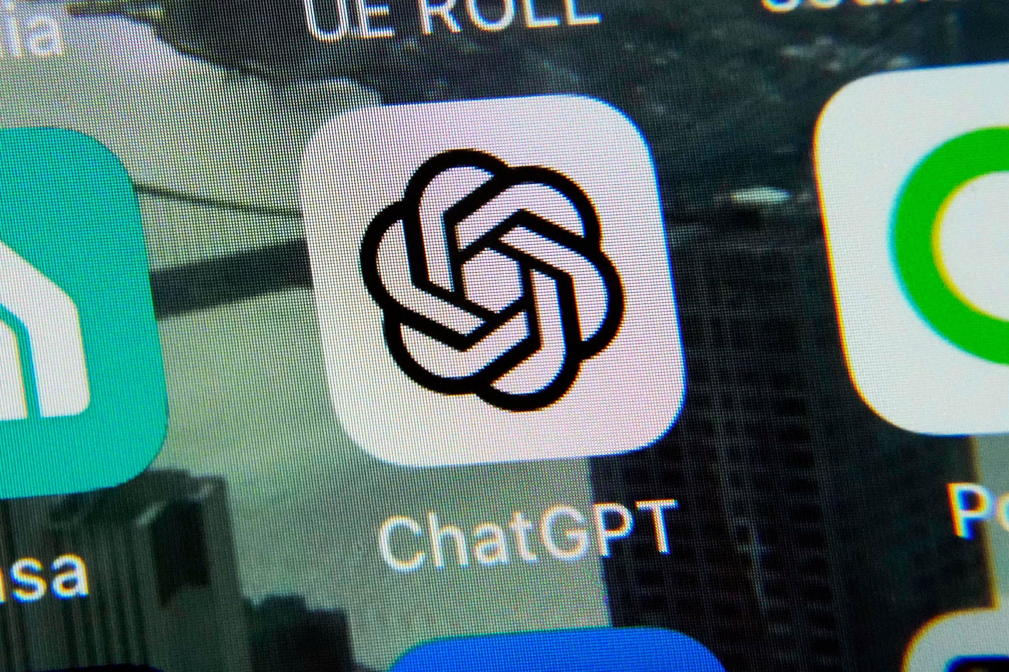 Apple-bi-che-tut-hau-AI-nhung-van-thu-hang-ty-USD-nho-chinh-lan-song-nay.jpg