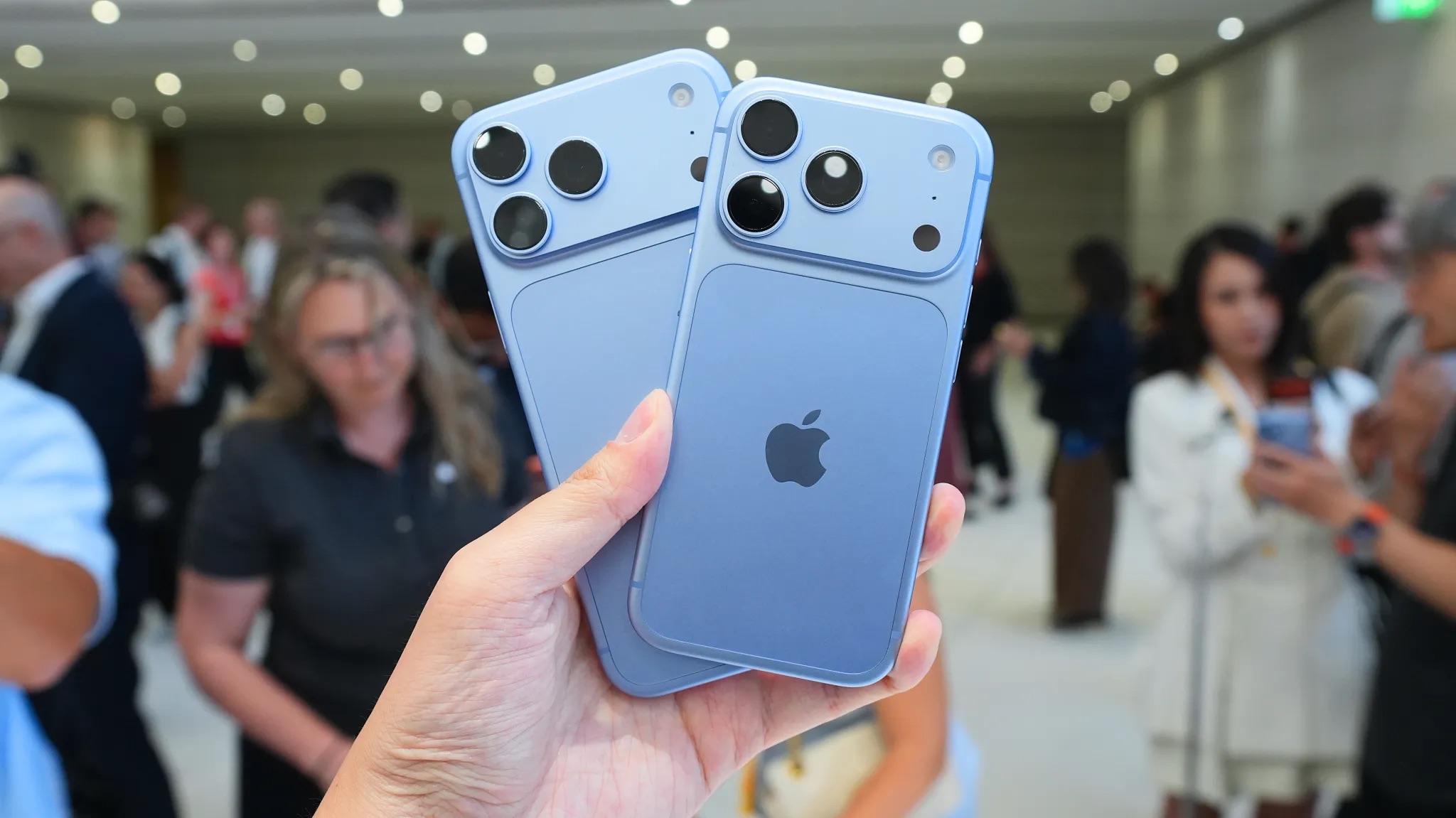 iPhone 18 Pro và iPhone 18 Pro Max có khe SIM không, vỏ làm bằng gì?