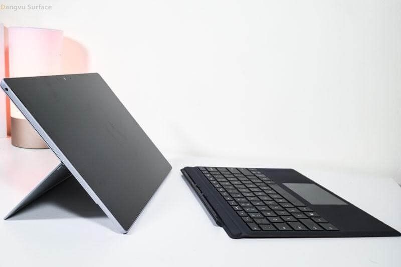 Microsoft 12.3" Surface Pro 7 laptop hay may tinh bang ?