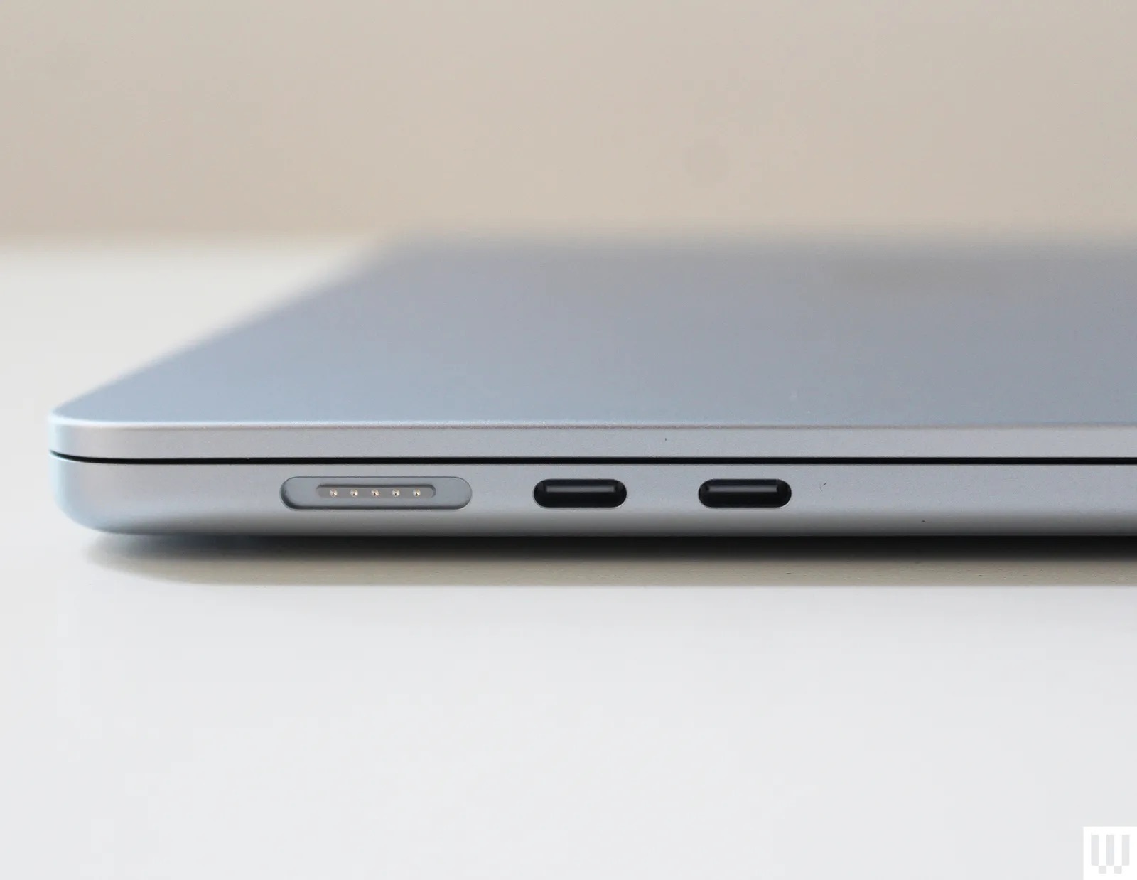 cong-ket-noi-MacBook-Air-M5-15-Inch.jpeg