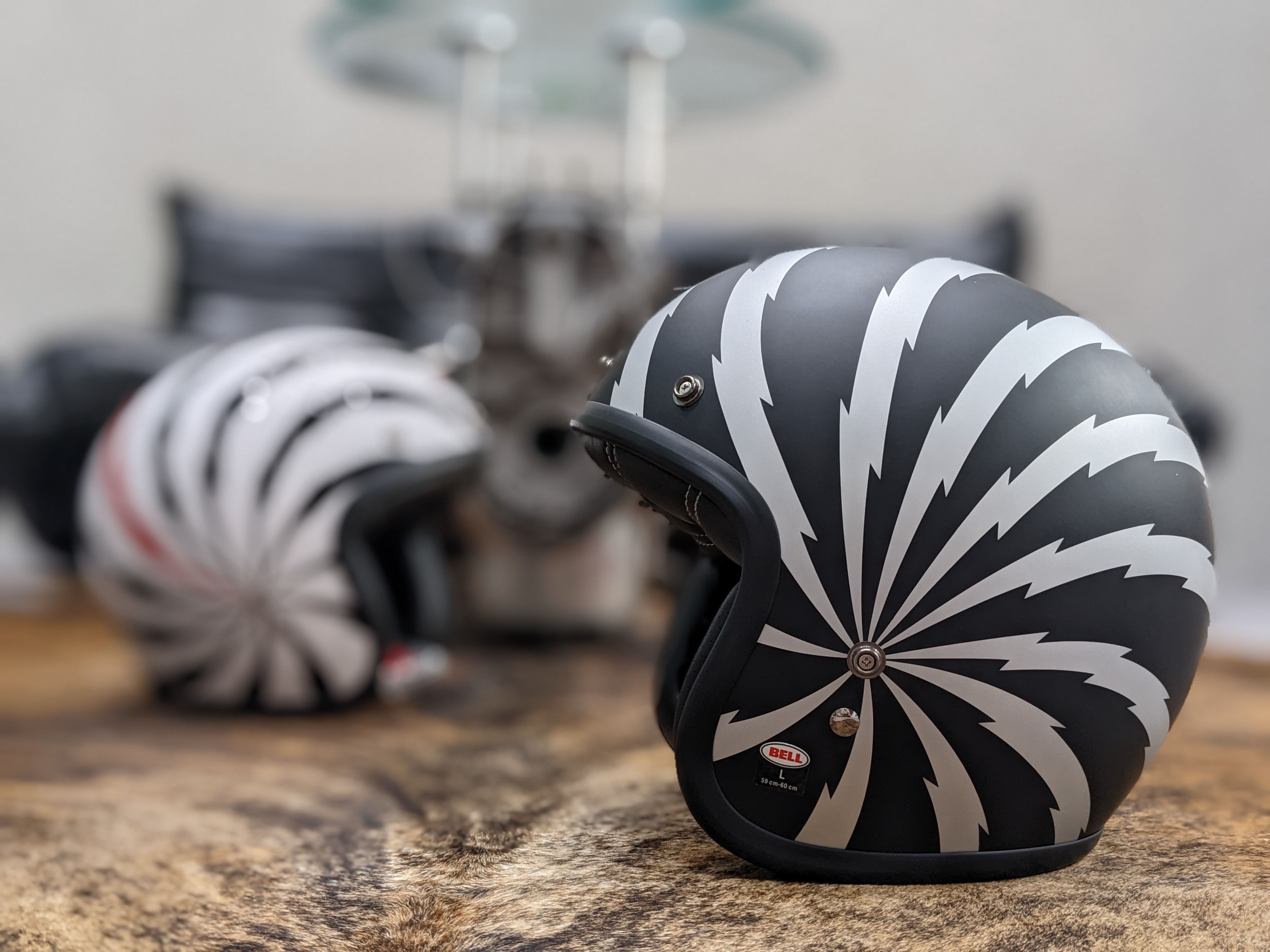 bell custom 500 vertigo helmet (Vertigo Black/Silver) Bell Custom 500 - Vertigo