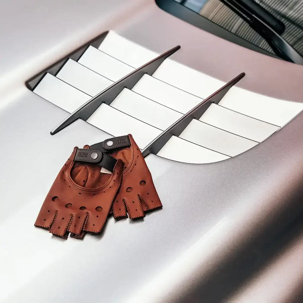 driving-gloves-brown-leather-front-1024x1024.webp