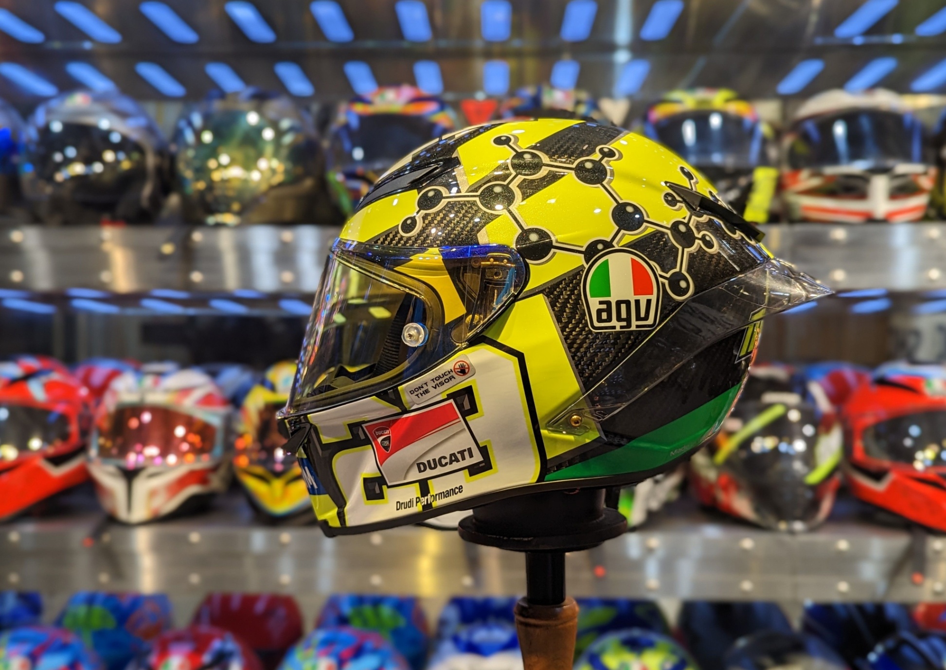 Agv pista gp r iannone best sale carbon 2017