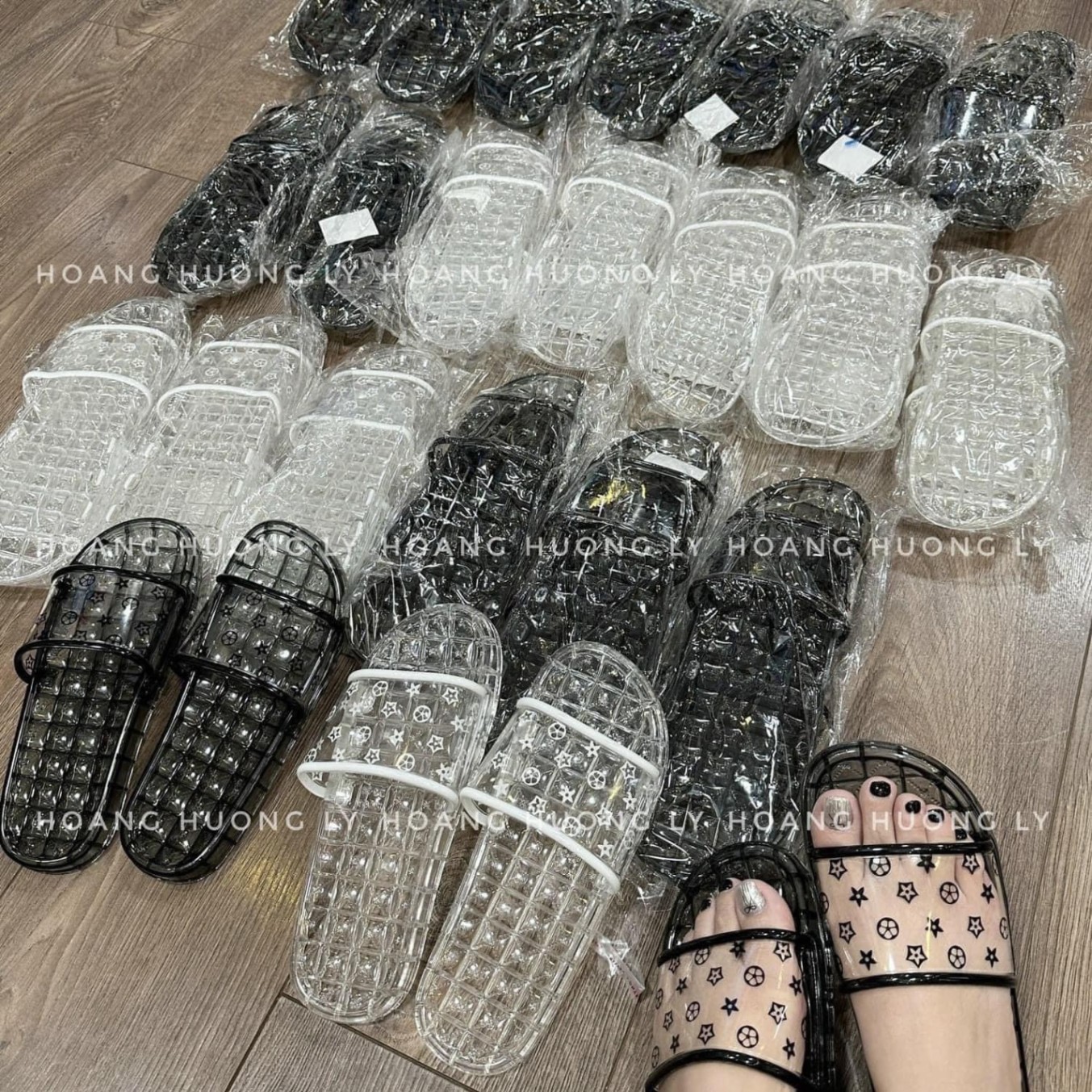 Set 2 dép nhựa chống trơn trượt