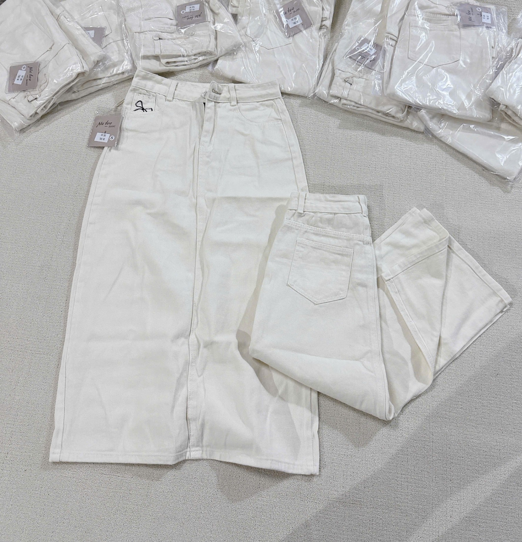 CV15840 CHÂN VÁY JEANS BE TÚI THÊU NƠ