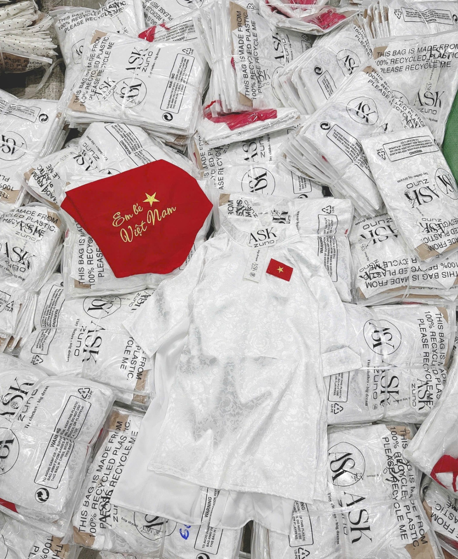 S18156 Set áo dài gấm LÁ CỜ