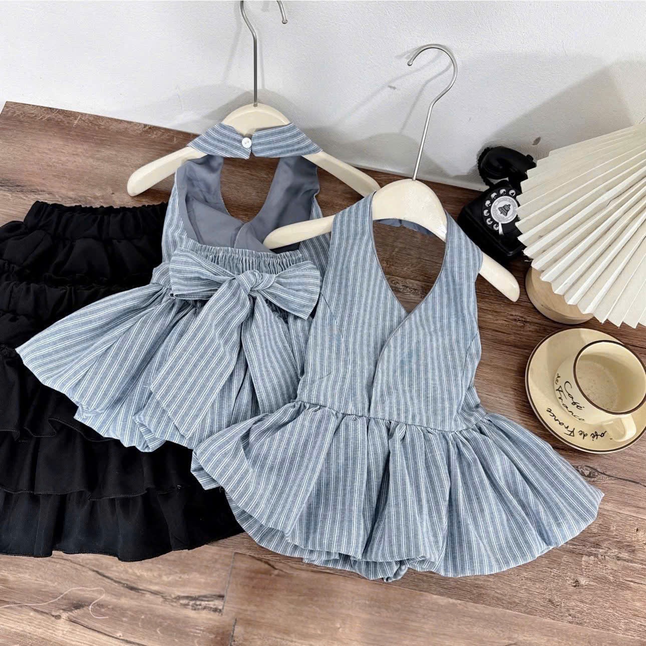 S18180 Set áo yếm kèm cv bé
