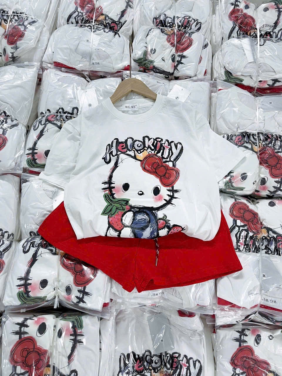 S18376 SET HELO KITTY ÁO TRẮNG QUẦN ĐỎ