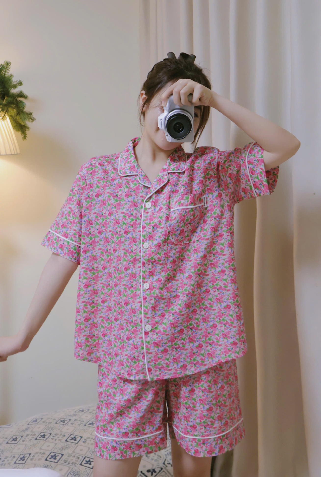 Bộ mặc nhà Beemon cho người lớn.áo cổ pijama, quần đùi, viền trắng, 2 màu
