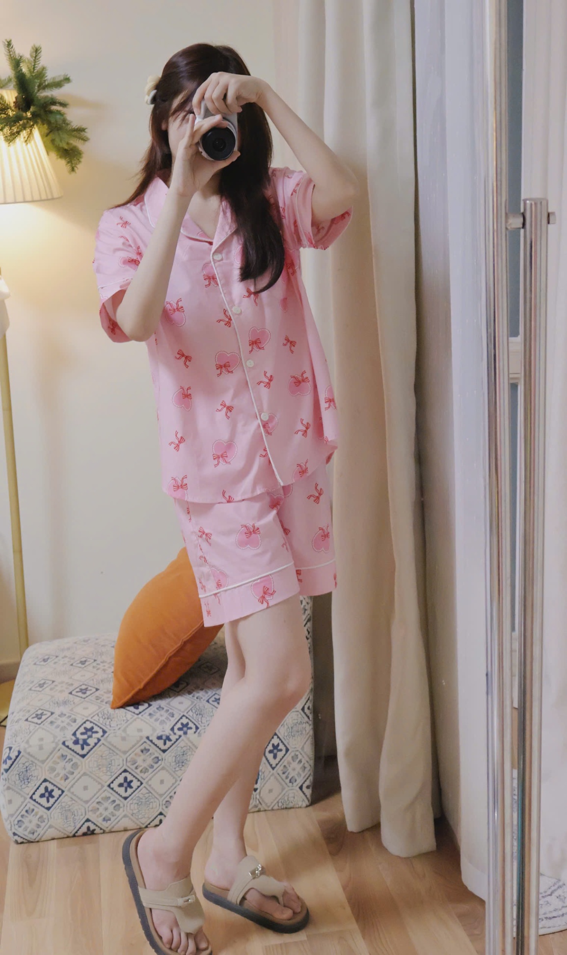 Bộ mặc nhà Beemon cho người lớn.áo cổ pijama, quần đùi, viền trắng, 2 màu