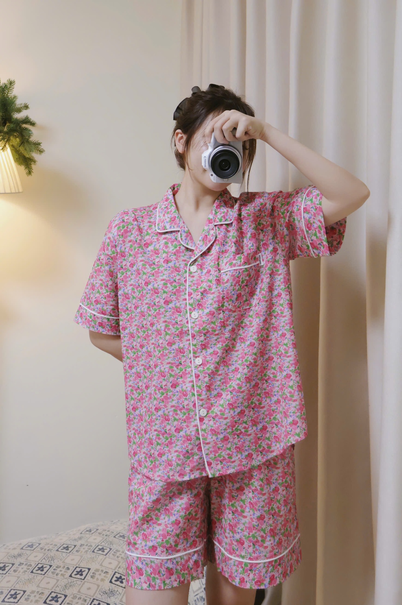 Bộ mặc nhà Beemon cho người lớn.áo cổ pijama, quần đùi, viền trắng, 2 màu
