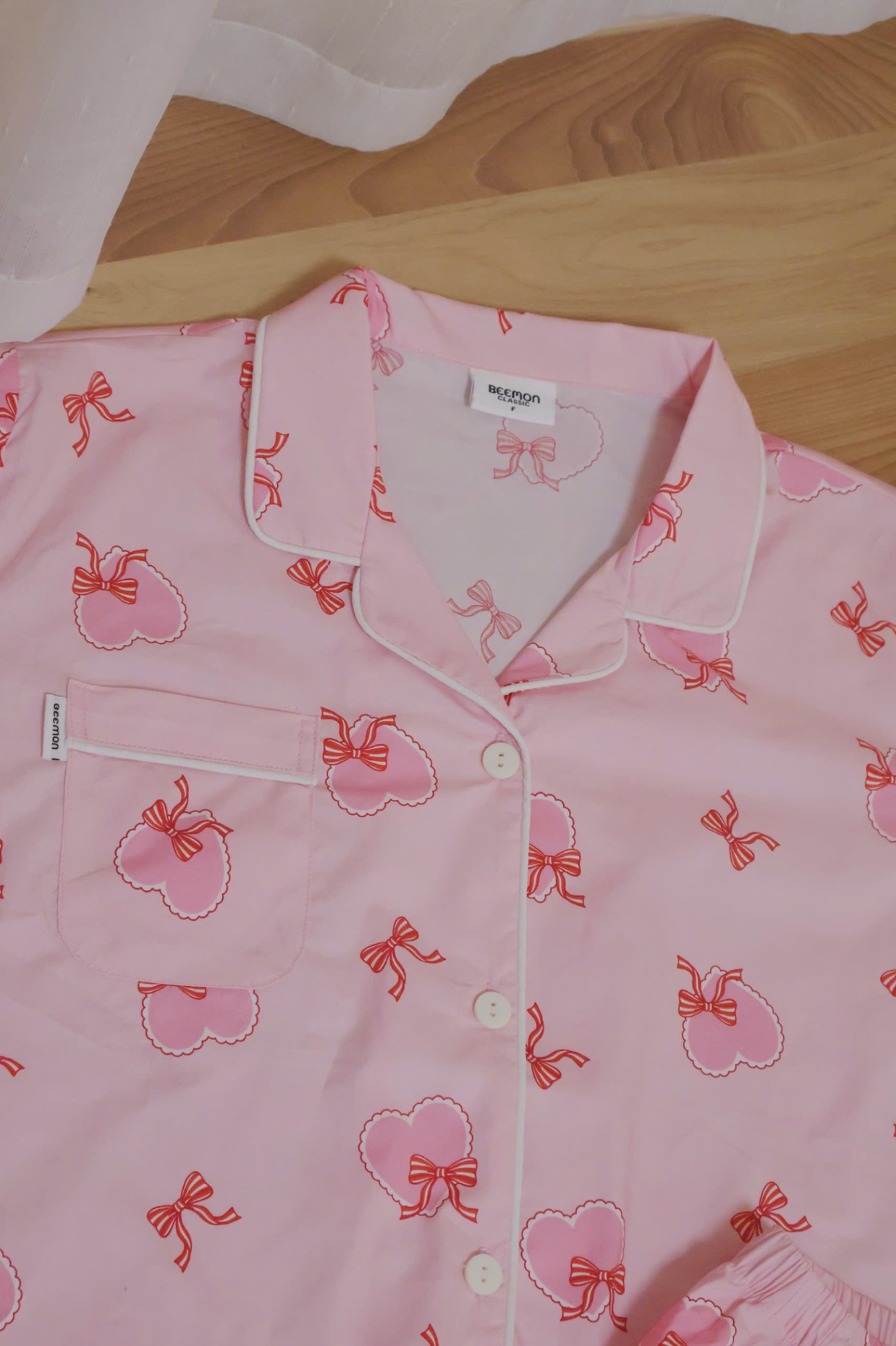 Bộ mặc nhà Beemon cho người lớn.áo cổ pijama, quần đùi, viền trắng, 2 màu