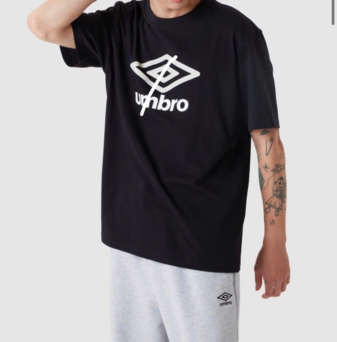 Áo phông unisex cổ tròn,ngắn tay, hình thoi to và chữ trước ngực, 3 màu