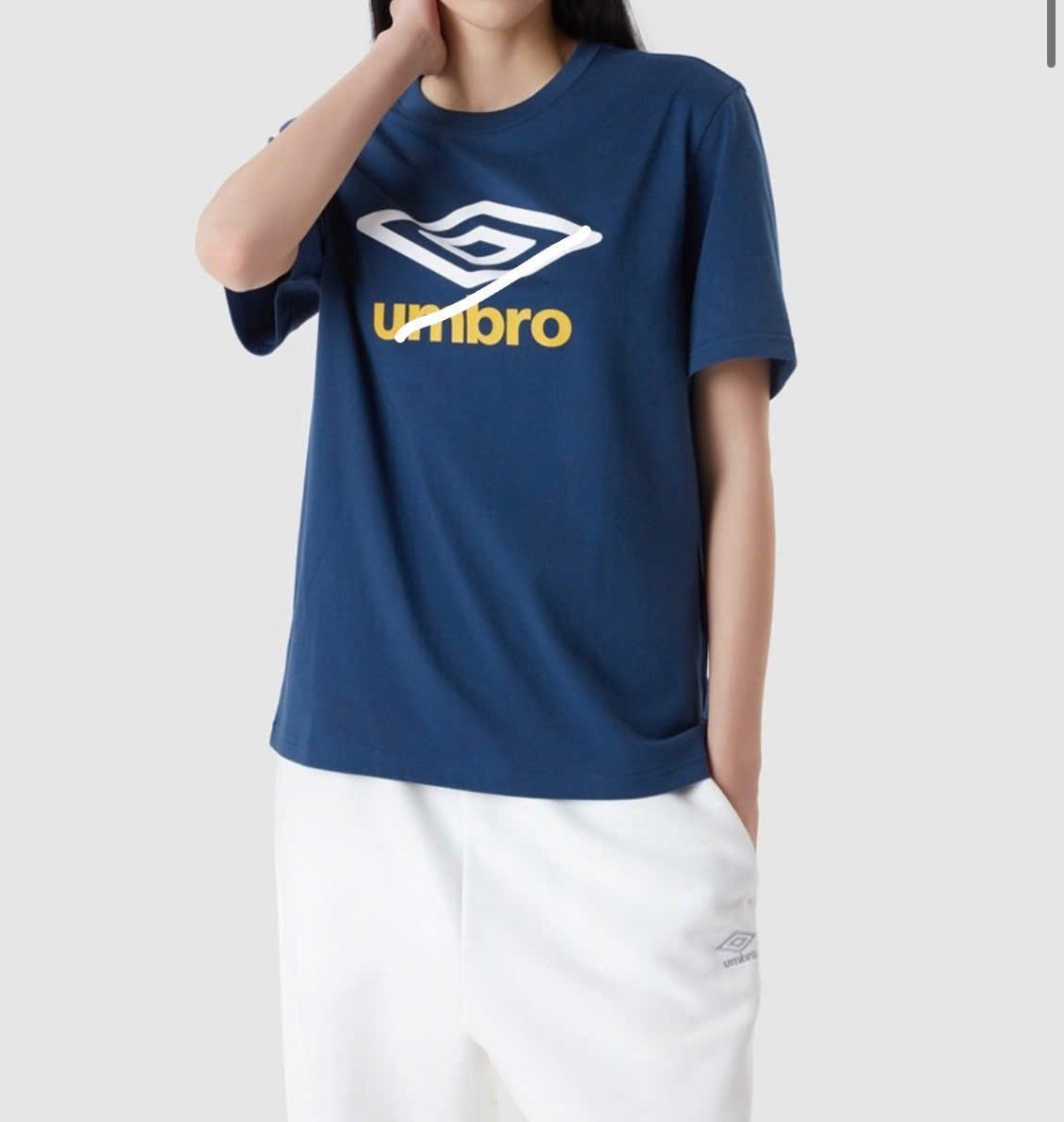 Áo phông unisex cổ tròn,ngắn tay, hình thoi to và chữ trước ngực, 3 màu